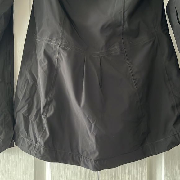 EUC Lululemon running jacket - Picture 10 of 15